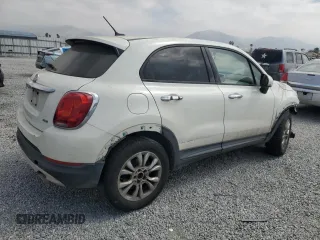 2016 FIAT 500X Easy z VIN ZFBCFYBT8GP370411, wystawiony jako Copart lot #54618035 z przebiegiem 273 393 mil mil oraz Czysty tytuł • Clean title. Historia ofert i sprzedaży dostępna na DreamBid. Obrazek 3.