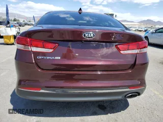 2017 Kia Optima LX z VIN 5XXGT4L33HG155090, wystawiony jako Copart lot #52758275 z przebiegiem 126 596 mil mil oraz Szkoda całkowita • Salvage title. Historia ofert i sprzedaży dostępna na DreamBid. Obrazek 6.