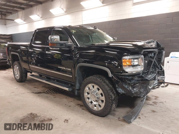 2019 GMC Sierra 2500HD Denali with VIN 1GT12SEY6KF105182, listed as a IAAI auction lot 41522040 with 47,124 mi miles. Bid and sale history available at carsss.com. Image 1.