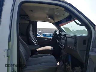 2007 Chevrolet Express Cargo with VIN 1GCGG25V471172398, listed as a IAAI auction lot 42429727 with 288,256 mi miles and . Bid and sale history available at DreamBid. Image 5.