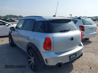 2013 MINI Countryman S z VIN WMWZC3C59DWP22638, wystawiony jako IAAI lot #42327540 z przebiegiem 155 060 mil mil oraz . Historia ofert i sprzedaży dostępna na DreamBid. Obrazek 3.