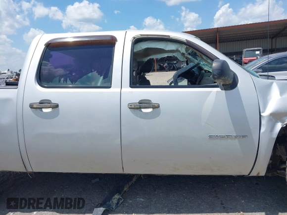 2011 GMC Sierra 1500 z VIN 3GTP2TE3XBG404001, wystawiony jako IAAI lot #42076859 z przebiegiem Nie podano mil oraz . Historia ofert i sprzedaży dostępna na DreamBid. Obrazek 13.