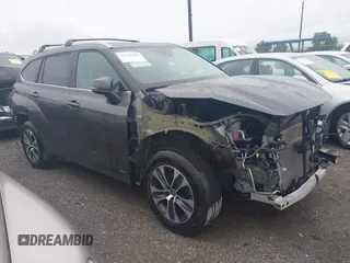 2023 Toyota Highlander Hybrid XLE z VIN 5TDKBRCH6PS564803, wystawiony jako IAAI lot #42198315 z przebiegiem 44 592 mil mil oraz . Historia ofert i sprzedaży dostępna na DreamBid. Obrazek 1.