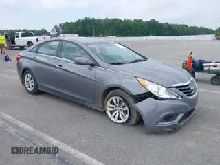 2013 Hyundai Sonata GLS z VIN 5NPEB4ACXDH569785, wystawiony jako IAAI lot #39392769 z przebiegiem 69 934 mil mil oraz . Historia ofert i sprzedaży dostępna na DreamBid. Obrazek 1.