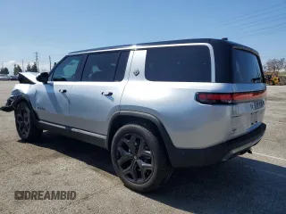 2025 Rivian R1S Adventure z VIN 7PDSGBBA2SN052590, wystawiony jako Copart lot #48431075 z przebiegiem 11 065 mil mil oraz Szkody całkowita. Historia ofert i sprzedaży dostępna na DreamBid. Obrazek 2.