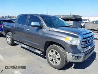 2017 Toyota Tundra Platinum z VIN 5TFAW5F15HX612228, wystawiony jako IAAI lot #41677281 z przebiegiem 157 425 mil mil oraz . Historia ofert i sprzedaży dostępna na DreamBid. Obrazek 1.