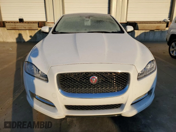 2016 Jaguar XJ R-Sport with VIN SAJWJ1CD8G8W02265, listed as a Copart auction lot 42821565 with 89,628 mi miles and Clean title. Bid and sale history available at DreamBid. Image 5.