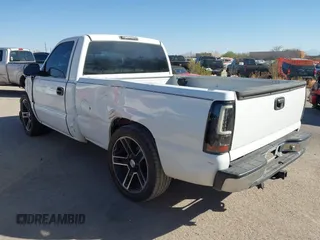 2000 GMC New Sierra 1500 SLE with VIN 1GTEC14W4YZ118674, listed as a IAAI auction lot 41726001 with 169,858 mi miles. Bid and sale history available at carsss.com. Image 3.
