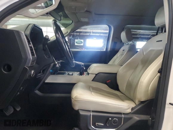 2019 Ford Expedition Max Platinum z VIN 1FMJK1MT7KEA55202, wystawiony jako Copart lot #57873385 z przebiegiem 93 136 mil mil oraz Czysty tytuł • Clean title. Historia ofert i sprzedaży dostępna na DreamBid. Obrazek 7.