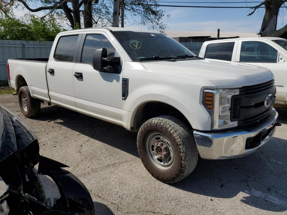 2018 Ford F-250 XL z VIN 1FT7W2B62JED06356, wystawiony jako Copart lot #49495945 z przebiegiem 159 794 mil mil oraz Czysty tytuł • Clean title. Historia ofert i sprzedaży dostępna na DreamBid. Obrazek 4.