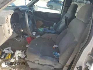 1998 Chevrolet Blazer LS z VIN 1GNDT13W9W2147761, wystawiony jako Copart lot #47551835 z przebiegiem 211 761 mil mil oraz Szkoda całkowita • Salvage title. Historia ofert i sprzedaży dostępna na DreamBid. Obrazek 7.
