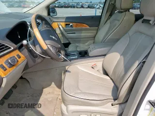 2012 Lincoln MKX z VIN 2LMDJ6JK1CBL19735, wystawiony jako Copart lot #57648335 z przebiegiem 147 938 mil mil oraz Szkoda całkowita • Salvage title. Historia ofert i sprzedaży dostępna na DreamBid. Obrazek 7.