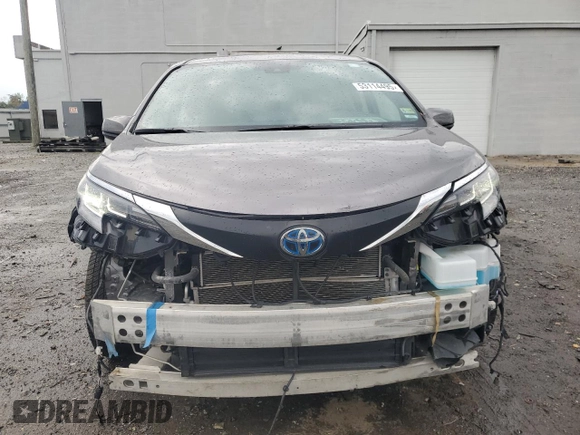 2021 Toyota Sienna XLE z VIN 5TDJRKEC7MS049563, wystawiony jako Copart lot #53114495 z przebiegiem 130 357 mil mil oraz Szkoda całkowita • Salvage title. Historia ofert i sprzedaży dostępna na DreamBid. Obrazek 5.