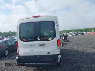 2016 Ford Transit Cargo z VIN 1FTYR1CM0GKA79178, wystawiony jako IAAI lot #42162617 z przebiegiem 227 431 mil mil oraz . Historia ofert i sprzedaży dostępna na DreamBid. Obrazek 16.