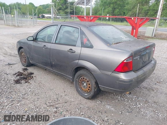 2007 Ford Focus S z VIN 1FAFP34N17W212691, wystawiony jako IAAI lot #42130099 z przebiegiem 214 101 mil mil oraz . Historia ofert i sprzedaży dostępna na DreamBid. Obrazek 3.