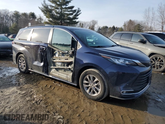 2021 Toyota Sienna XLE with VIN 5TDJSKFC0MS010512, listed as a Copart auction lot 45973985 with 86,234 mi miles and Salvage Title. Bid and sale history available at carsss.com. Image 4.