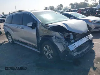 2021 Toyota Sienna XLE z VIN 5TDJRKEC0MS005503, wystawiony jako IAAI lot #41615699 z przebiegiem 39 094 mil mil oraz . Historia ofert i sprzedaży dostępna na DreamBid. Obrazek 1.