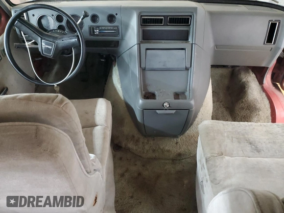 1984 GMC Van z VIN 1GTEG25H4E7502536, wystawiony jako Copart lot #47927325 z przebiegiem 221 722 mil mil oraz Szkody całkowita. Historia ofert i sprzedaży dostępna na DreamBid. Obrazek 8.