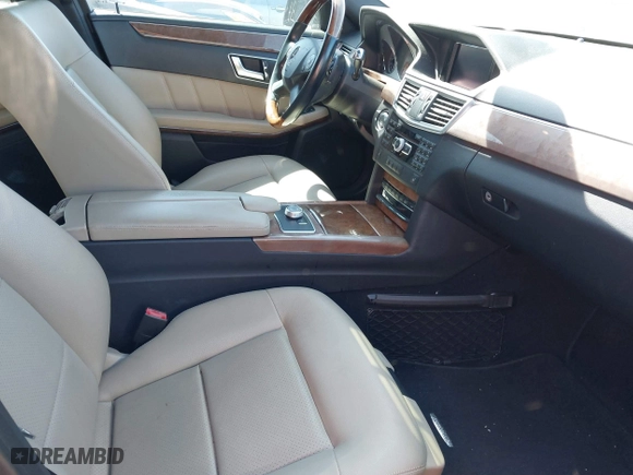 2012 Mercedes-Benz E-Class E 350 Luxury with VIN WDDHF5KB6CA529535, listed as a IAAI auction lot 41821183 with 140,820 mi miles. Bid and sale history available at carsss.com. Image 5.