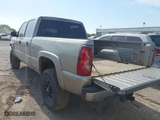2003 Chevrolet Silverado 2500HD LS with VIN 1GCHK23133F192450, listed as a IAAI auction lot 42041130 with 201,183 mi miles. Bid and sale history available at carsss.com. Image 3.