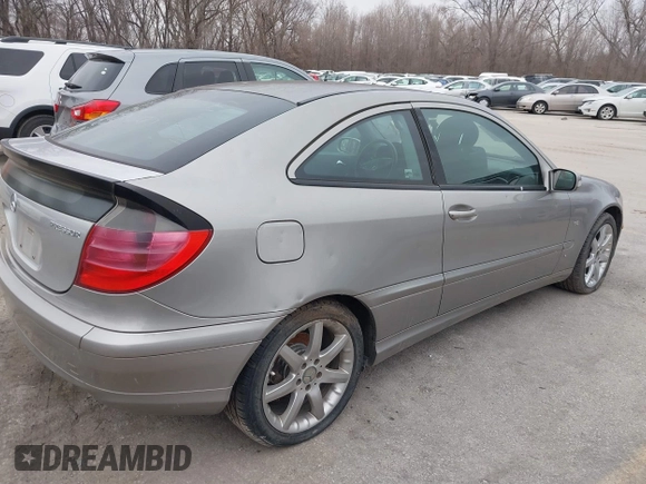 2003 Mercedes-Benz C 230 Kompressor z VIN WDBRN40J63A480020, wystawiony jako IAAI lot #41502077 z przebiegiem 188 774 mil mil oraz . Historia ofert i sprzedaży dostępna na DreamBid. Obrazek 4.