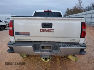 2018 GMC Sierra 2500HD z VIN 1GT12REY5JF232769, wystawiony jako Copart lot #82141064 z przebiegiem Nie podano mil oraz Szkoda całkowita • Salvage title. Historia ofert i sprzedaży dostępna na DreamBid. Obrazek 6.