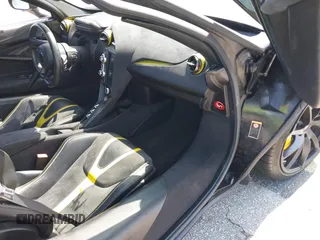 2018 McLaren 720S z VIN SBM14DCA9JW001142, wystawiony jako IAAI lot #42370707 z przebiegiem 15 654 mil mil oraz . Historia ofert i sprzedaży dostępna na DreamBid. Obrazek 5.