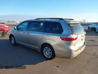 2016 Toyota Sienna XLE z VIN 5TDYK3DC8GS713481, wystawiony jako IAAI lot #41239824 z przebiegiem 176 935 mil mil oraz . Historia ofert i sprzedaży dostępna na DreamBid. Obrazek 3.