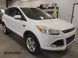 2013 Ford Escape SE with VIN 1FMCU0GX8DUC32490, listed as a IAAI auction lot 41986526 with 141,046 mi miles. Bid and sale history available at carsss.com. Image 1.