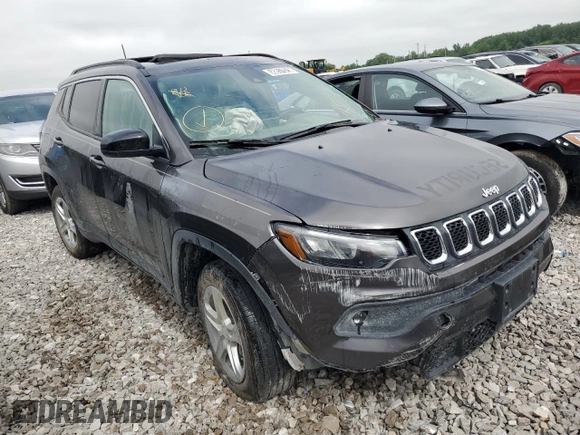 2024 Jeep Compass Latitude z VIN 3C4NJDBN0RT591675, wystawiony jako Copart lot #58857025 z przebiegiem 15 146 mil mil oraz Nie do naprawy • Non repairable. Historia ofert i sprzedaży dostępna na DreamBid. Obrazek 4.