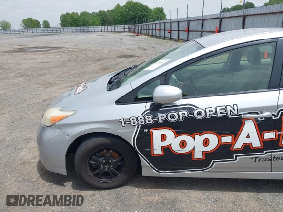 2013 Toyota Prius One z VIN JTDKN3DU3D5704663, wystawiony jako IAAI lot #42270987 z przebiegiem 169 353 mil mil oraz . Historia ofert i sprzedaży dostępna na DreamBid. Obrazek 17.
