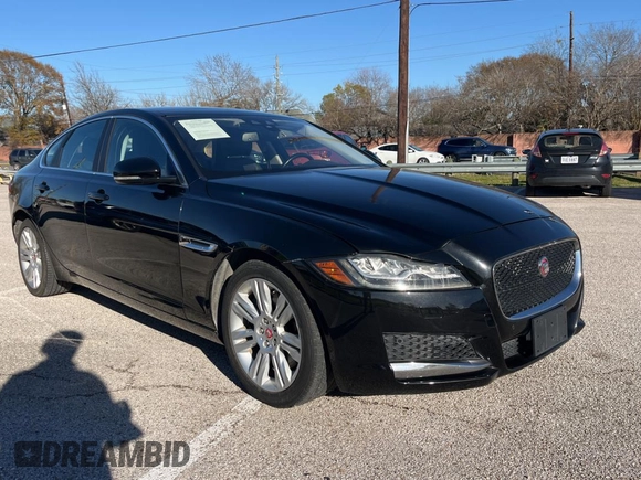 2016 Jaguar XF 35t Premium z VIN SAJBD4BV9GCY06832, wystawiony jako Copart lot #43858405 z przebiegiem 59 691 mil mil oraz Czysty tytuł • Clean title. Historia ofert i sprzedaży dostępna na DreamBid. Obrazek 1.