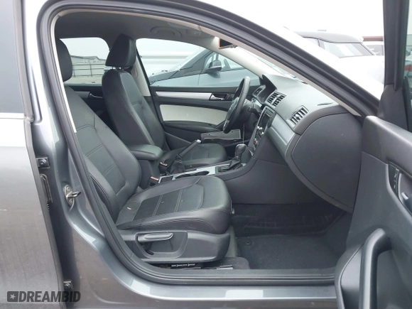 2013 Volkswagen Passat SE w/Sunroof with VIN 1VWBH7A30DC023976, listed as a IAAI auction lot 41392821 with 134,736 mi miles. Bid and sale history available at carsss.com. Image 5.