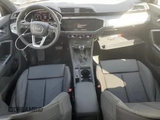 2024 Audi Q3 S line Premium Plus z VIN WA1EEDF30R1151101, wystawiony jako Copart lot #49081385 z przebiegiem 4995 mil mil oraz Tytuł czysty. Historia ofert i sprzedaży dostępna na DreamBid. Obrazek 8.