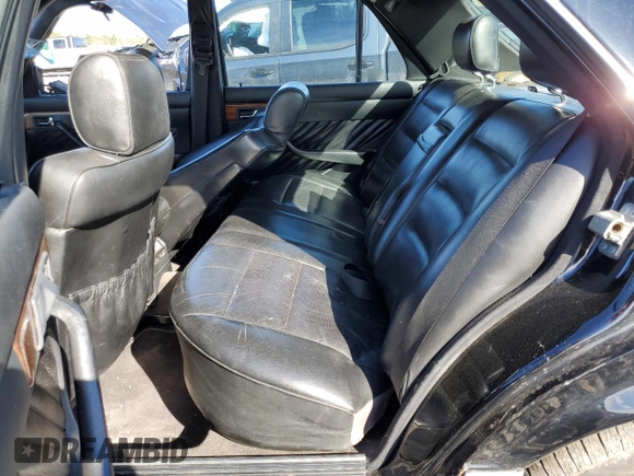 1989 Mercedes-Benz 300 300SE z VIN WDBCA24D2KA437884, wystawiony jako Copart lot #47598914 z przebiegiem 115 130 mil mil oraz Czysty tytuł • Clean title. Historia ofert i sprzedaży dostępna na DreamBid. Obrazek 10.