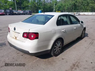2009 Volkswagen Jetta S z VIN 3VWHM71KX9M134604, wystawiony jako IAAI lot #42468306 z przebiegiem 109 509 mil mil oraz . Historia ofert i sprzedaży dostępna na DreamBid. Obrazek 4.