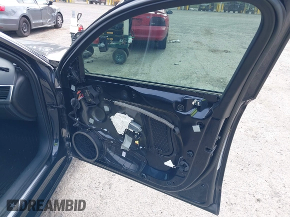 2012 Audi A6 Premium Plus z VIN WAUGGAFC5CN120320, wystawiony jako IAAI lot #42559276 z przebiegiem 106 261 mil mil oraz . Historia ofert i sprzedaży dostępna na DreamBid. Obrazek 14.