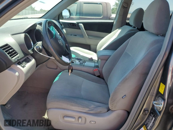 2010 Toyota Highlander with VIN 5TDZK3EH4AS010062, listed as a Copart auction lot 62936505 with 320,201 mi miles and Salvage title. Bid and sale history available at DreamBid. Image 7.