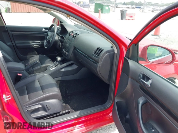 2010 Volkswagen Jetta Limited Edition с VIN 3VWRX7AJ2AM030065, выставлен на аукционе IAAI как лот 42486185 с пробегом 114 160 миль миль и . История ставок и продаж доступна на DreamBid. Изображение 5.