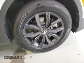 2024 Volkswagen Tiguan SE с VIN 3VV3B7AX8RM082650, выставлен на аукционе IAAI как лот 42853001 с пробегом 19 677 миль миль и . История ставок и продаж доступна на DreamBid. Изображение 28.