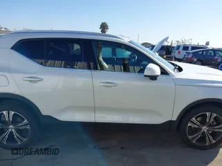 2020 Volvo XC40 Inscription with VIN YV4AC2HL5L2306199, listed as a IAAI auction lot 41687154 with 22,061 mi miles. Bid and sale history available at carsss.com. Image 13.