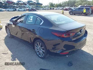 2022 Mazda 3 Carbon Edition с VIN 3MZBPACL2NM310183, выставлен на аукционе IAAI как лот 42297276 с пробегом Не указан миль и . История ставок и продаж доступна на DreamBid. Изображение 3.