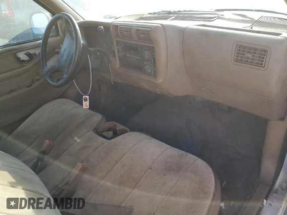 1995 GMC Sonoma z VIN 1GTCS14Z5S8536775, wystawiony jako Copart lot #77086374 z przebiegiem 70 419 mil mil oraz Tytuł czysty. Historia ofert i sprzedaży dostępna na DreamBid. Obrazek 8.
