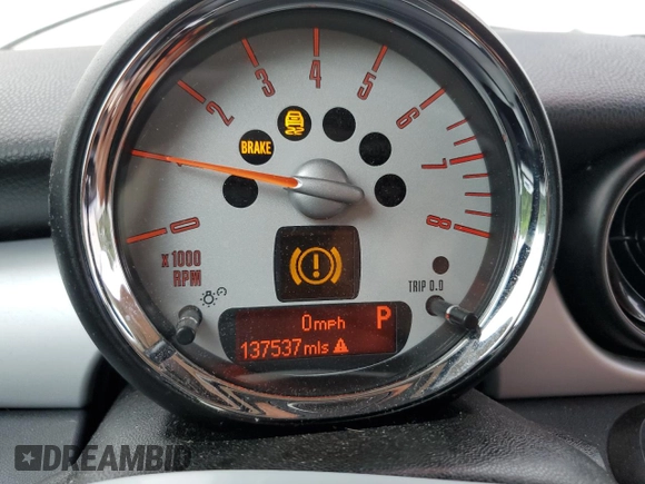 2012 MINI Hardtop z VIN WMWSU3C55CT543365, wystawiony jako Copart lot #56859905 z przebiegiem 137 537 mil mil oraz Szkoda całkowita • Salvage title. Historia ofert i sprzedaży dostępna na DreamBid. Obrazek 9.