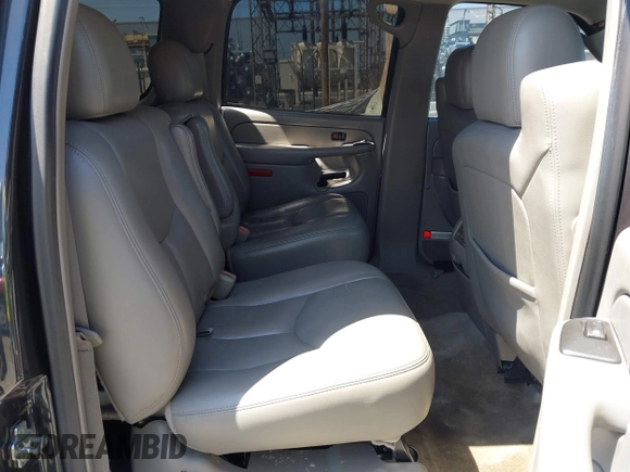 2005 Chevrolet Suburban LT z VIN 3GNGC26G85G249890, wystawiony jako IAAI lot #42348239 z przebiegiem 185 416 mil mil oraz . Historia ofert i sprzedaży dostępna na DreamBid. Obrazek 8.