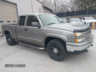 2006 Chevrolet Silverado 1500 LT2 with VIN 2GCEK19B761113578, listed as a IAAI auction lot 41163232 with 67,875 mi miles. Bid and sale history available at carsss.com. Image 1.