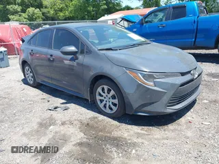 2025 Toyota Corolla LE z VIN 5YFB4MDE8SP272976, wystawiony jako IAAI lot #42198575 z przebiegiem 13 029 mil mil oraz . Historia ofert i sprzedaży dostępna na DreamBid. Obrazek 1.