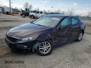 2012 Kia Optima LX z VIN 5XXGM4A74CG062185, wystawiony jako Copart lot #52701925 z przebiegiem Nie podano mil oraz Szkoda całkowita • Salvage title. Historia ofert i sprzedaży dostępna na DreamBid. Obrazek 1.