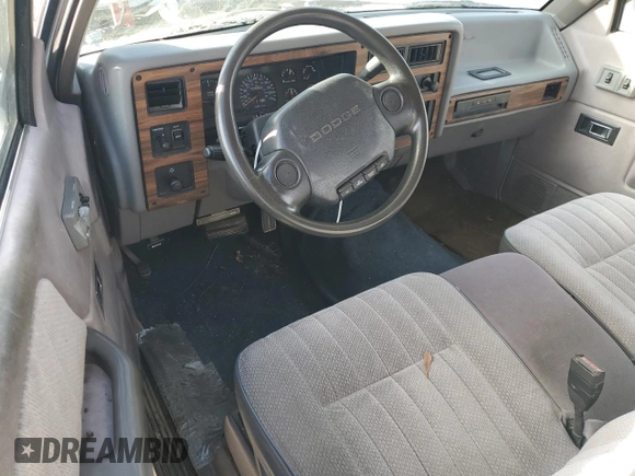 1995 Dodge Dakota z VIN 1B7GL23X7SS250840, wystawiony jako Copart lot #87114384 z przebiegiem 123 860 mil mil oraz Czysty tytuł • Clean title. Historia ofert i sprzedaży dostępna na DreamBid. Obrazek 8.