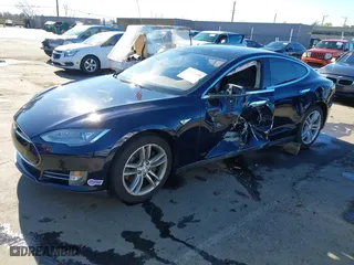 2013 Tesla Model S with VIN 5YJSA1CN5DFP23692, listed as a IAAI auction lot 41337490 with 128,000 mi miles. Bid and sale history available at carsss.com. Image 19.